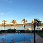 Apartment Seaside Serenity: One-bedroom Retreat With Private Pool *