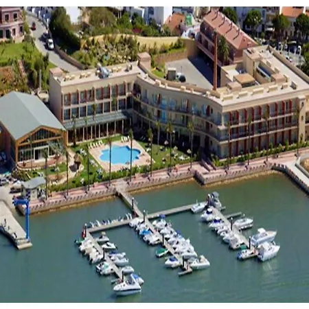 Apartment Seaside Serenity: One-bedroom Retreat With Private Pool *