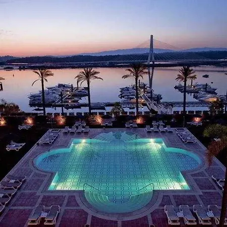 Charming In With Private Pool. *