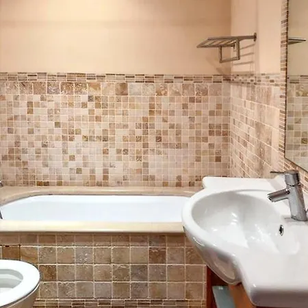 Charming In With Private Pool. Apartment