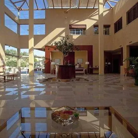 Charming In With Private Pool. Apartment
