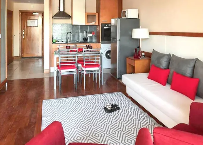 Charming In With Private Pool. Lägenhet Estômbar