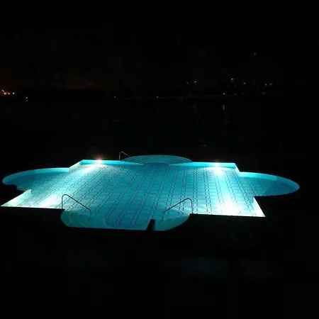 Charming In With Private Pool.