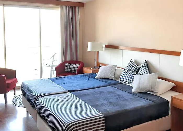 Charming In With Private Pool. Estômbar
