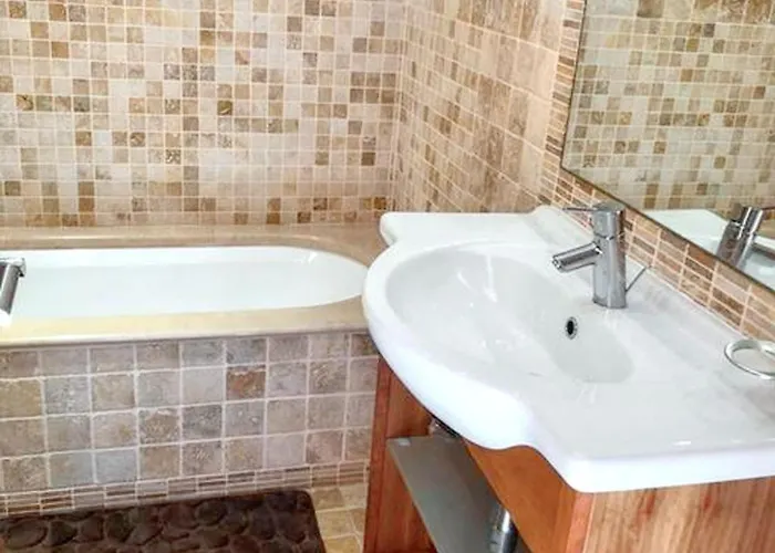 Charming In With Private Pool. Estômbar